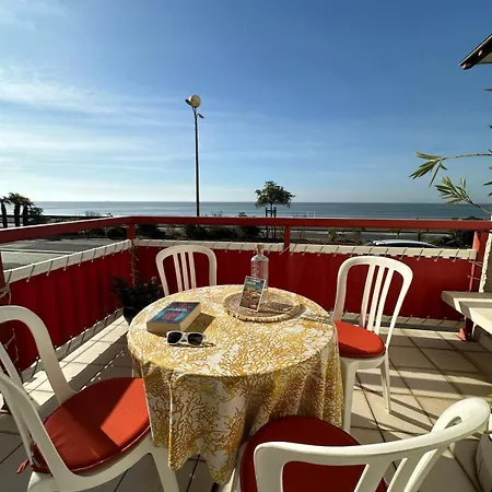Spacious Family Nest Facing The Sea La Baule