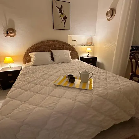 Spacious Family Nest Facing The Sea