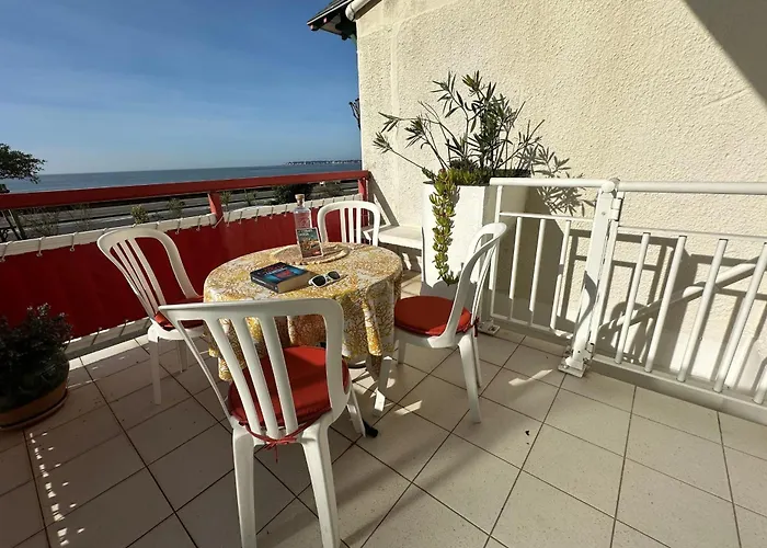 Spacious Family Nest Facing The Sea Appartamento *