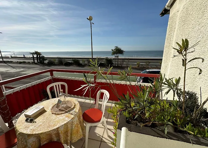 Spacious Family Nest Facing The Sea Appartamento *